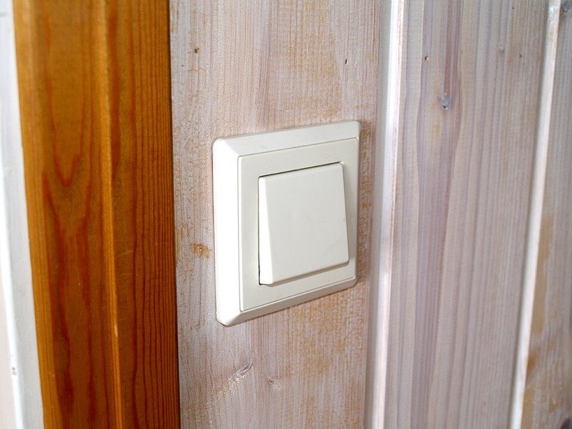 A light switch controls when a lamp is on.