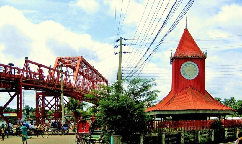 Ali Amjad’s Clock in Sylhet stands beside the Keane Bridge.