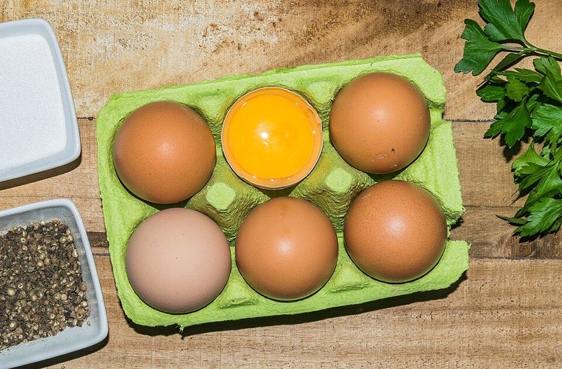 Eggs packed in rows: an array.
