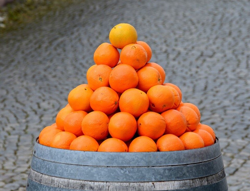 Oranges ready to share.