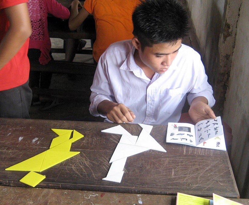 Tangram pieces can make animals, people and boats.