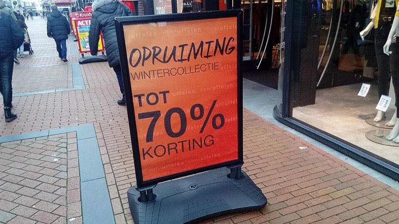 Shops show discounts as percentages.