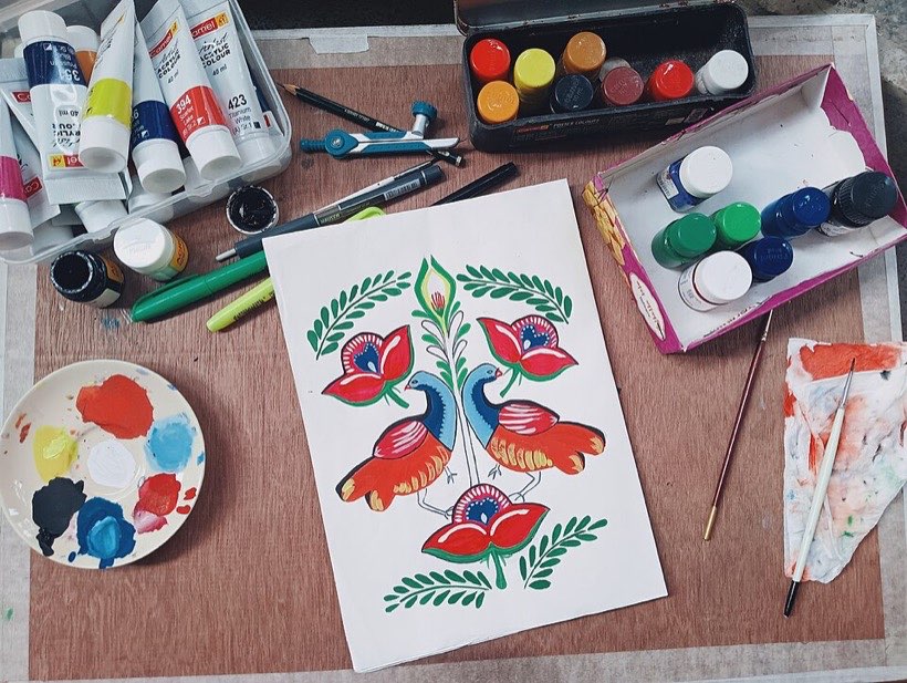 Rickshaw-art designs are full of triangles and other shapes.