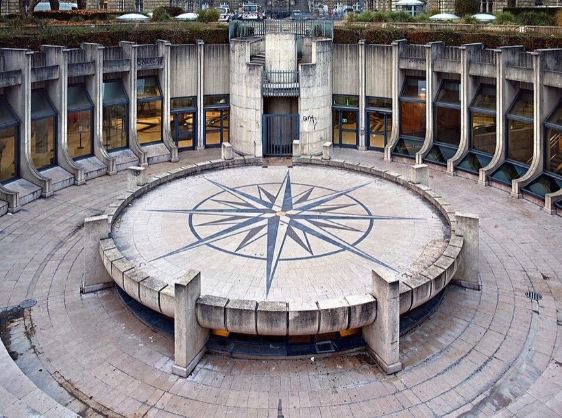 A giant compass rose shows the directions.