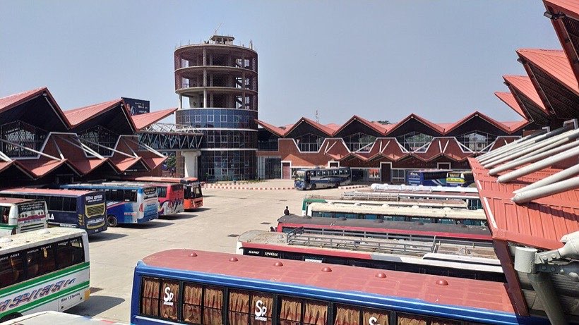 Buses leave a terminal at regular times.