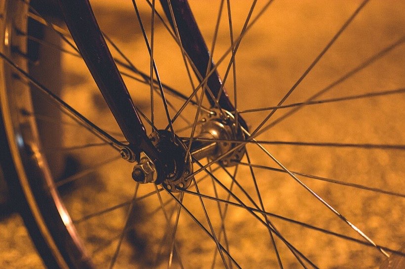 A bicycle wheel is a circle: every spoke is a radius.